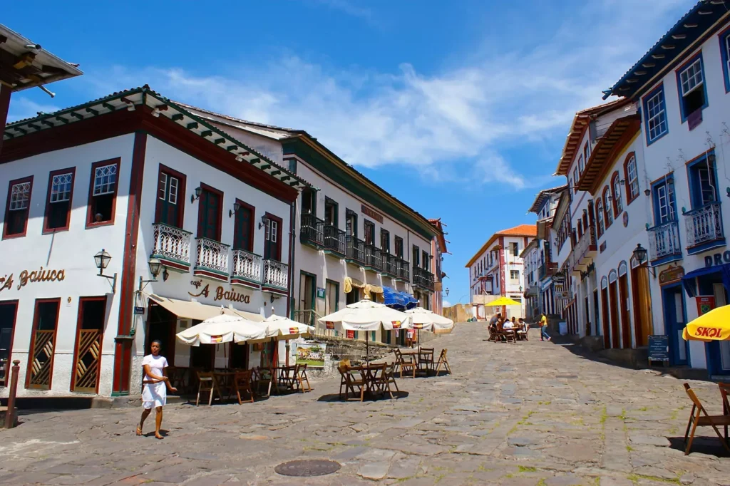 Milhares de turistas e moradores transformam Diamantina em polo cultural e turístico